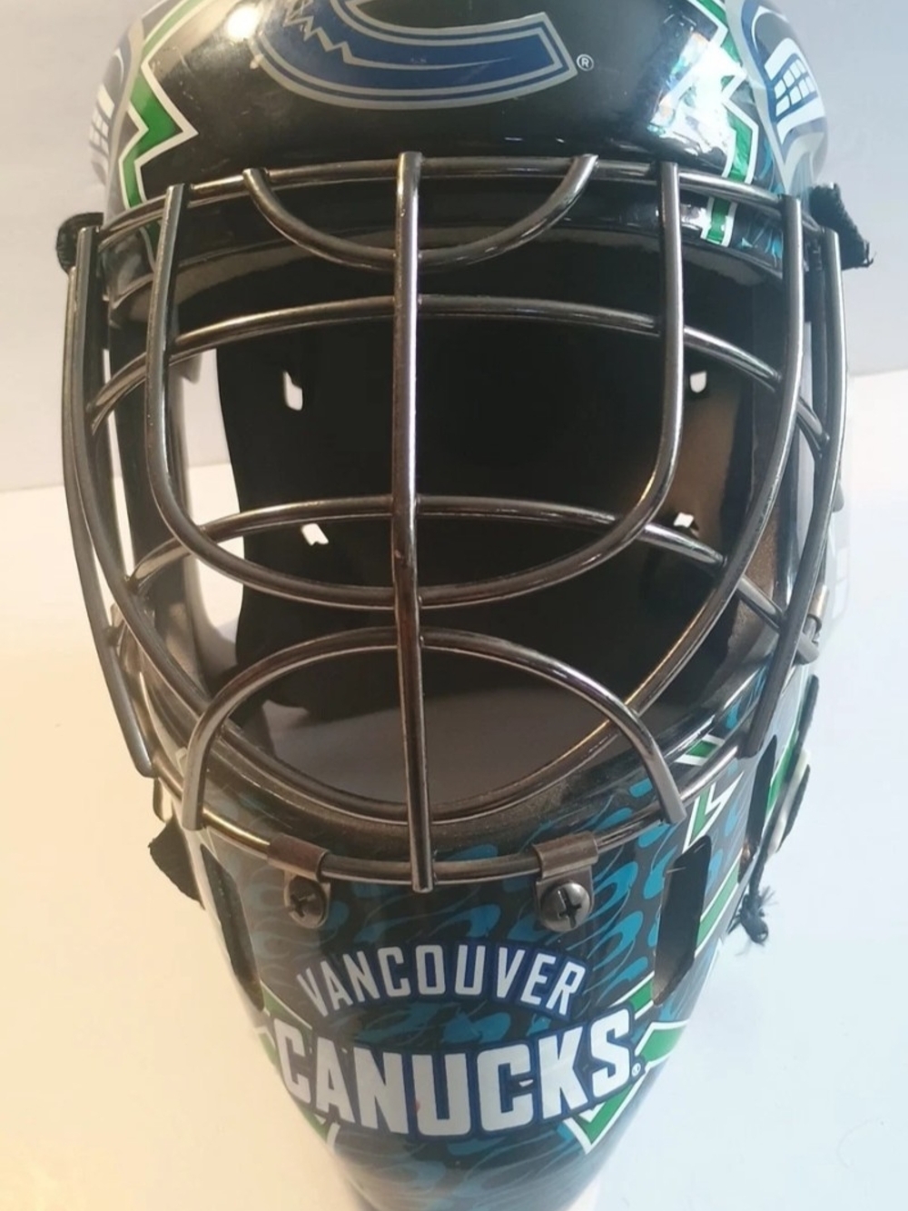 Franklin Sports Vancouver Canucks Goalie Mask  GMF 1000. NWOT